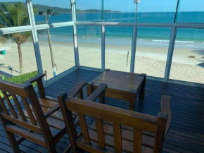 Triplex pé na areia